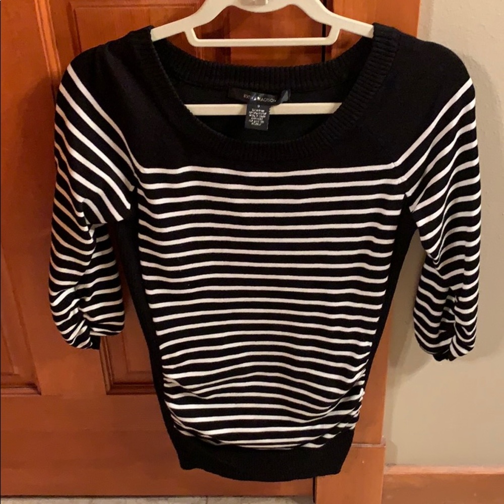 Sweater with 3/4 sleeves